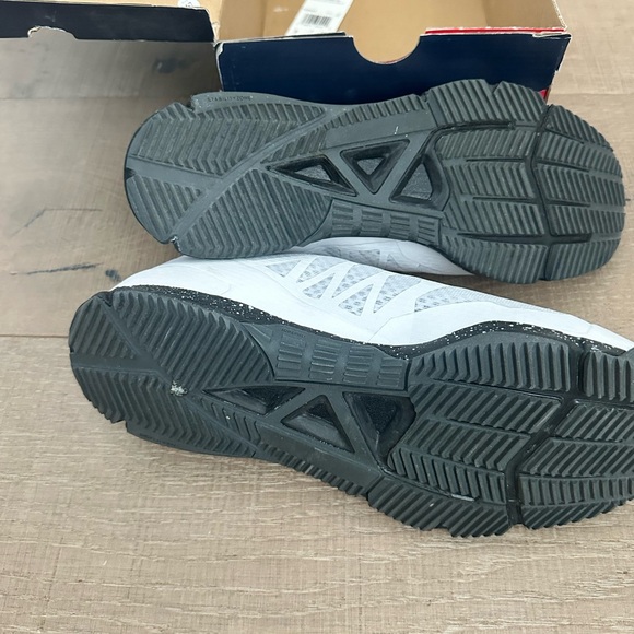 Reebok White Mesh Athletic Shoes with Black Sole speed TR - Picture 4 of 10